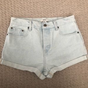 🛍️ 2/$15 NWOT Forever 21 High Waist Jean Shorts Sz 28